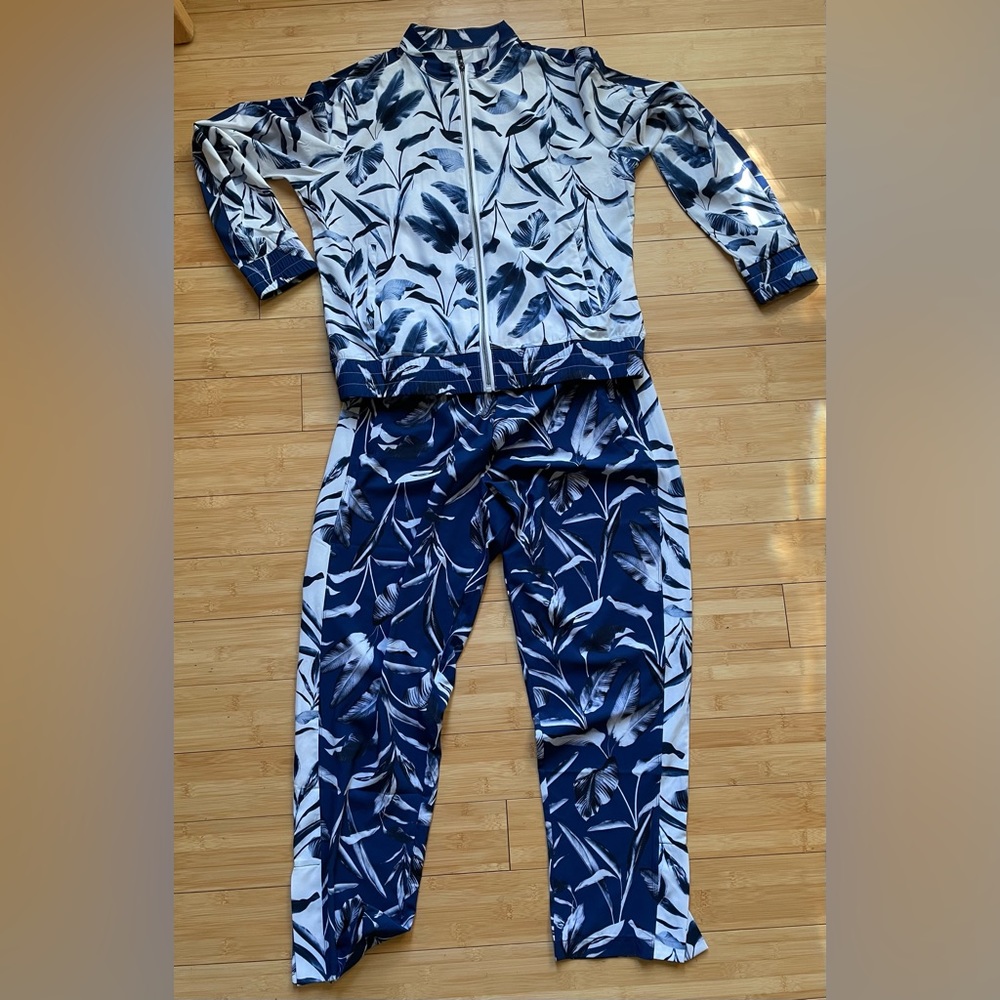 TAIL blue & white floral print jogger set